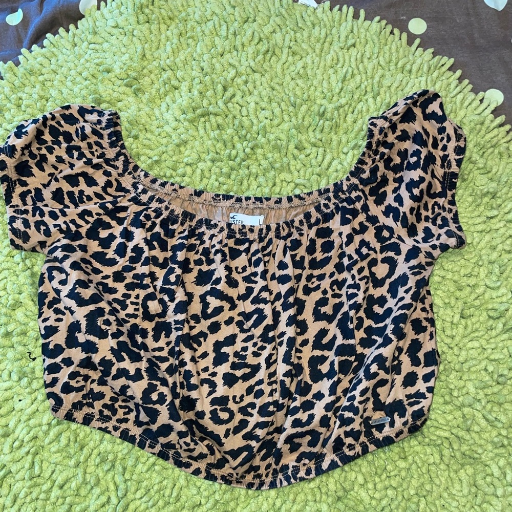 Hollister Cheetah Print off the Shoulders Crop Top